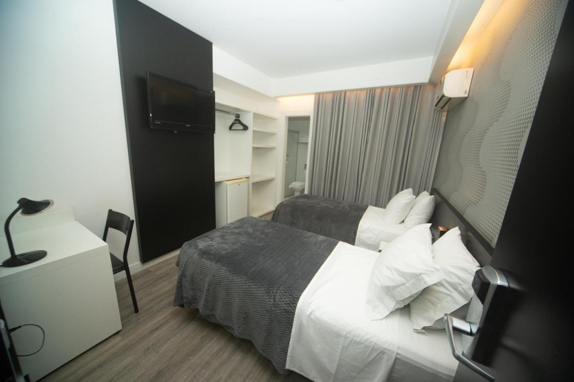 Hotel Cidade Araxa Bagian luar foto