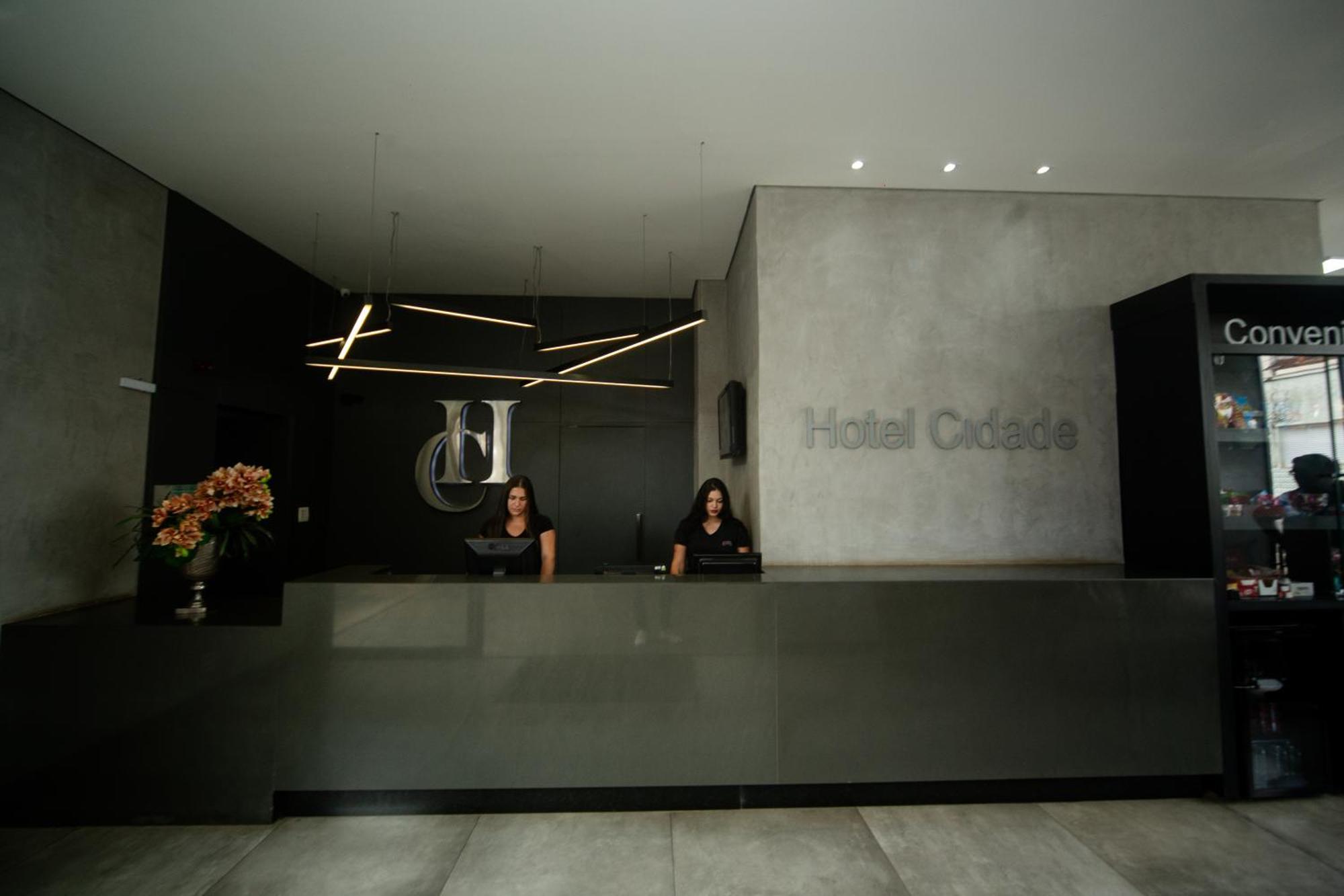Hotel Cidade Araxa Bagian luar foto